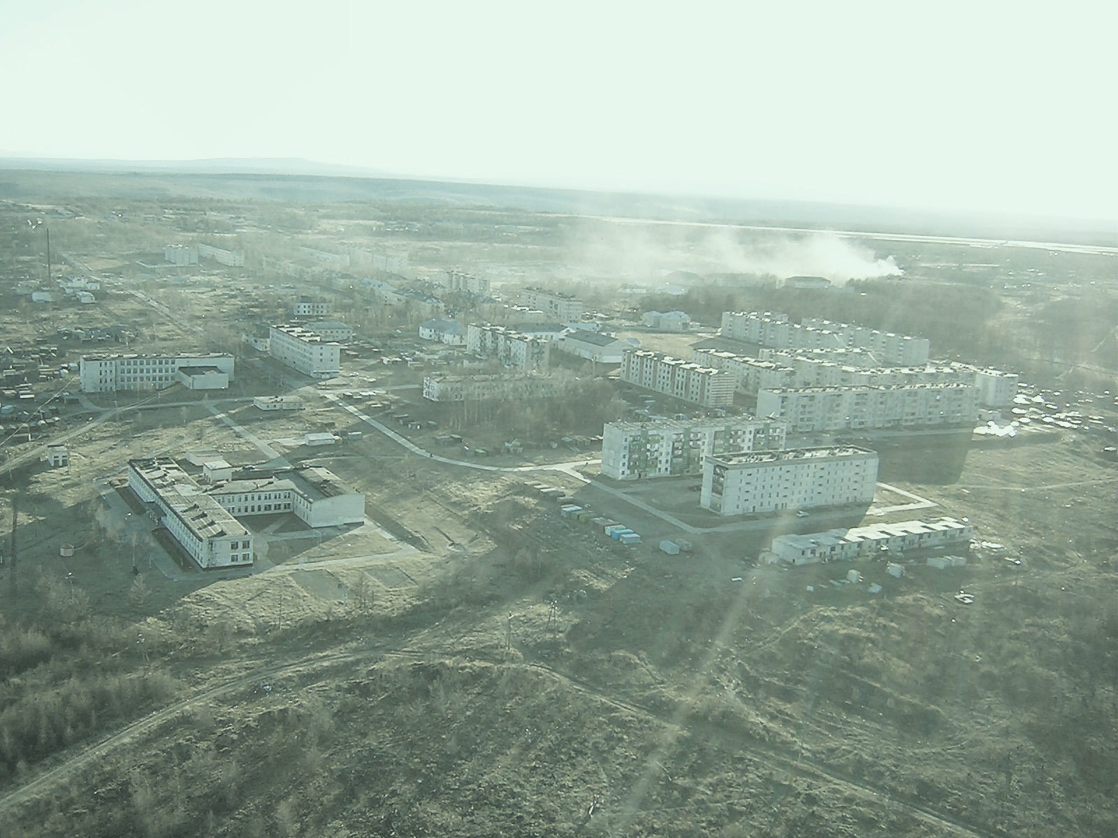 Понарамный весенний снимок Монгохто с вертолета, северо-восточная сторона.